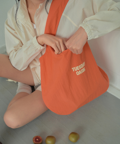 WEDNESDAYOASISFORWOMEN(ウェンズデー オアシス フォー ウーマン)の「ウィークデイズカラー ナイロンショルダーバッグ_ORANGE(WB6AC05)(ショルダーバッグ・レディース・オレンジ・FREE)」の2枚目の写真