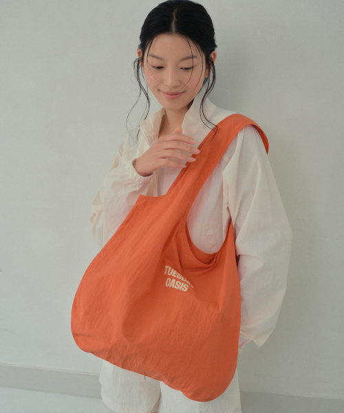 WEDNESDAYOASISFORWOMEN(ウェンズデー オアシス フォー ウーマン)の「ウィークデイズカラー ナイロンショルダーバッグ_ORANGE(WB6AC05)(ショルダーバッグ・レディース・オレンジ・FREE)」の3枚目の写真