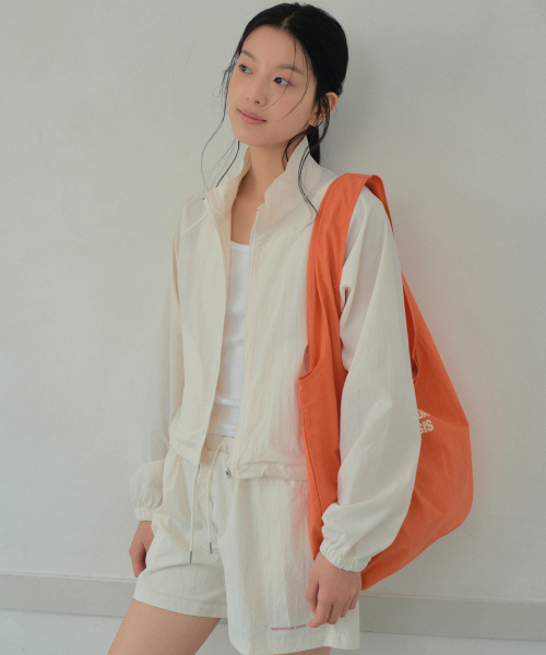 WEDNESDAYOASISFORWOMEN(ウェンズデー オアシス フォー ウーマン)の「ウィークデイズカラー ナイロンショルダーバッグ_ORANGE(WB6AC05)(ショルダーバッグ・レディース・オレンジ・FREE)」の4枚目の写真