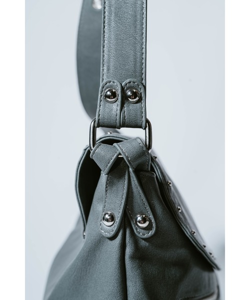Knuth Marf(クヌースマーフ)の「studded shoulder bag(ショルダーバッグ・レディース・ブルー/ブラック・ONE SIZE)」の22枚目の写真