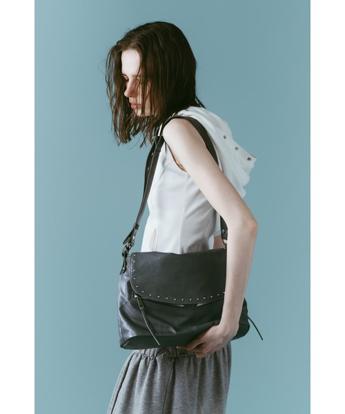 Knuth Marf(クヌースマーフ)の「studded shoulder bag(ショルダーバッグ・レディース・ブルー/ブラック・ONE SIZE)」の4枚目の写真
