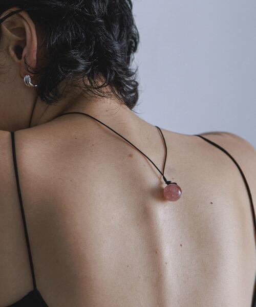 SMELLY(スメリー)の「SMELLY so’ strawberryquartz necklace(ネックレス・レディース・シルバー系その他・-)」の1枚目の写真