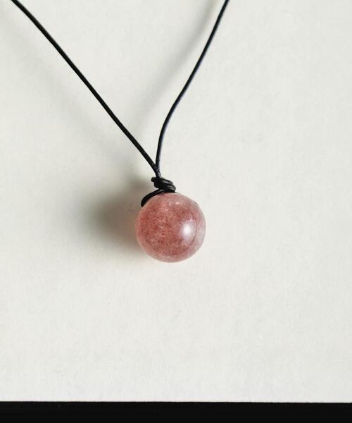 SMELLY(スメリー)の「SMELLY so’ strawberryquartz necklace(ネックレス・レディース・シルバー系その他・-)」の2枚目の写真
