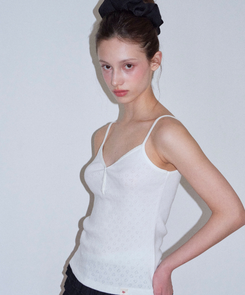 ROGIN N ROSIE(ロギンエンロージー)の「Button Point Rip Sleeveless White(Tシャツ/カットソー・レディース・その他・SMALL/MEDIUM)」の2枚目の写真