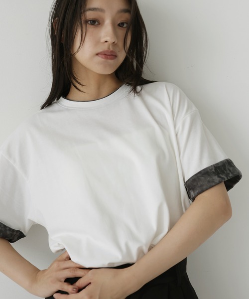 hellam(へラム)の「ベロアスリーブロールアップTシャツ(Tシャツ/カットソー・レディース・ホワイト/ブラック/ブラウン・FREE)」の1枚目の写真