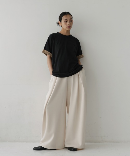 hellam(へラム)の「ベロアスリーブロールアップTシャツ(Tシャツ/カットソー・レディース・ホワイト/ブラック/ブラウン・FREE)」の4枚目の写真