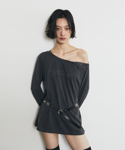 HALF DEVIL US(ハーフデビルアス)の「ロングスリーブショルダーアウトTシャツ_チャコール(Tシャツ/カットソー・レディース・その他・FREE)」の1枚目の写真