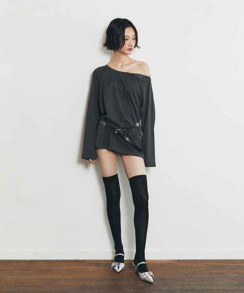 HALF DEVIL US(ハーフデビルアス)の「ロングスリーブショルダーアウトTシャツ_チャコール(Tシャツ/カットソー・レディース・その他・FREE)」の3枚目の写真