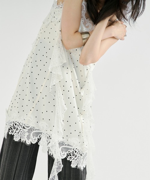 Ezick(エジック)の「satin lace cami tunic/サテンレースキャミチュニック(キャミソール・レディース・アイボリー/ブラック・FREE)」の21枚目の写真