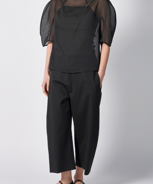 MIDWEST(ミッドウエスト)の「AMOMENTO CURVED CAPRI PANTS(その他パンツ・レディース・ブラック・1)」の1枚目の写真