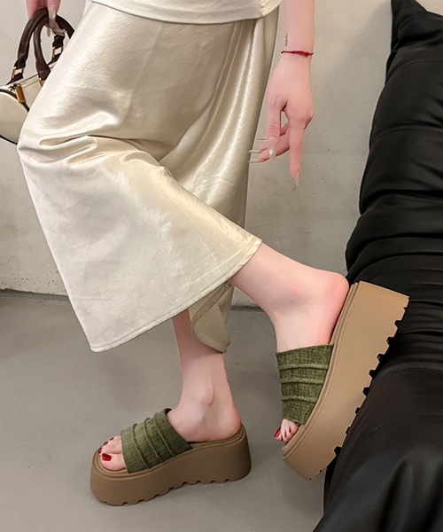 Lace Ladies(レースレディース)の「レイヤード ワイドベルト 厚底 ミュール サンダル(サンダル・レディース・アイボリー/グリーン/ブラウン・24.5cm/22.5cm/25cm/23cm/23.5cm/24cm)」の4枚目の写真