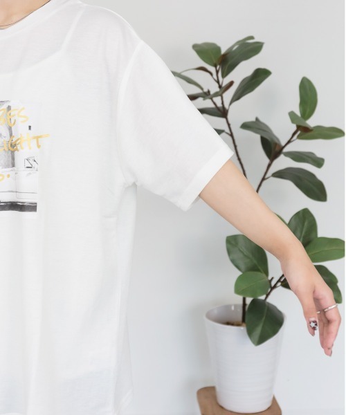 RCD(アールシーディー)の「接触冷感 箔×ヴィンテージカーフォトプリント カノコ Tシャツ(Tシャツ/カットソー・レディース・ホワイト×ゴールド/ブラック×シルバー・M)」の6枚目の写真
