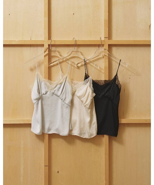 TODAYFUL（トゥデイフル）の「Satin Lace Camisole 12610431（キャミソール・レディース・ブラック/グリーン/オフホワイト・FREE）」の4枚目の写真