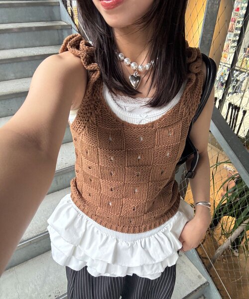 CIAOPANIC(チャオパニック)の「肩フリルニットビスチェ(キャミソール・レディース・ブラウン/サックスブルー/パープル・ONE SIZE)」の4枚目の写真