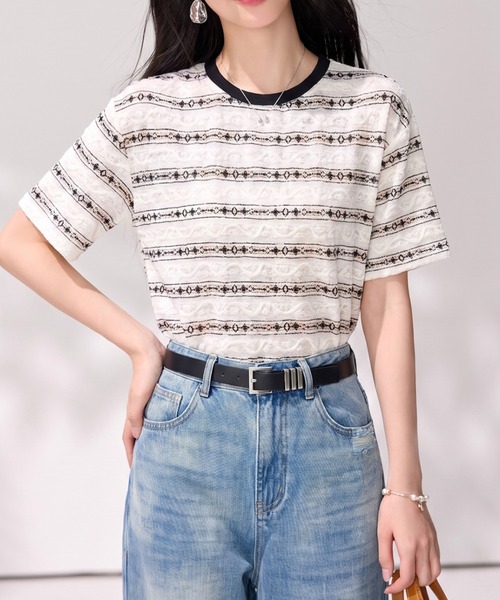 LUCPY（ラクピー）の「ジャガードボーダートップス（その他トップス・レディース・ホワイト・LARGE/MEDIUM/SMALL）」の2枚目の写真