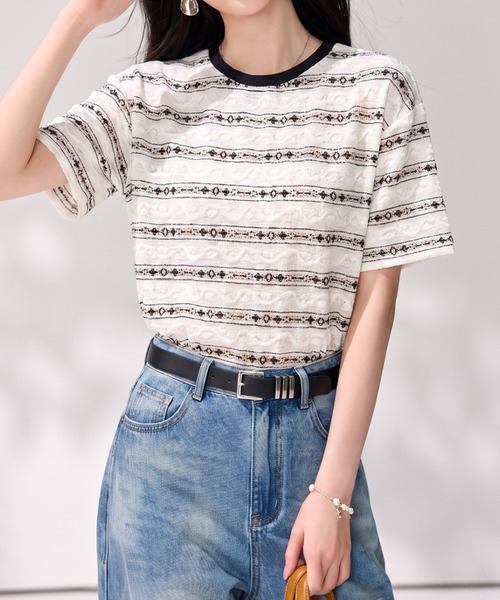 LUCPY（ラクピー）の「ジャガードボーダートップス（その他トップス・レディース・ホワイト・LARGE/MEDIUM/SMALL）」の3枚目の写真