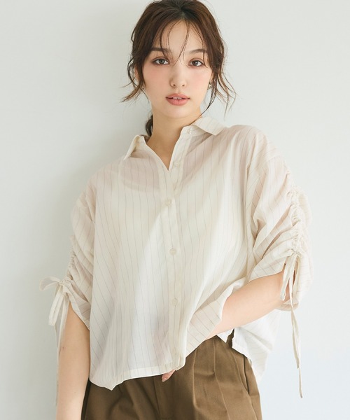 coca(coca)(コカ)の「シアー袖シャーリングシャツ(シャツ/ブラウス・レディース・ホワイト/ブラウン・L/M/S)」の2枚目の写真