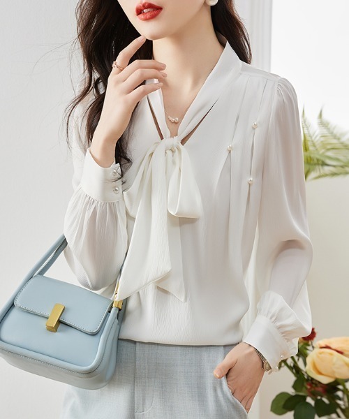 AMAJI(アマジ)の「ビジュー付き ボウタイブラウス(シャツ/ブラウス・レディース・ホワイト・X-LARGE/LARGE/MEDIUM/SMALL)」の1枚目の写真