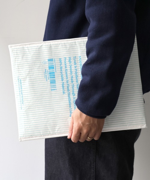 HIGHTIDE(ハイタイド)の「ANAheim アナハイム Laptop Sleeve Stripes 13inch ラップトップスリーブストライプス 13インチ PCケース(PC・タブレットケース・レディース・ブルー/レッド・FREE)」の3枚目の写真