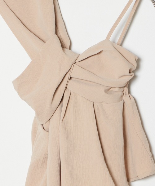 Chick(チック)の「Asymmetric design bustier / アシンメトリーデザインビスチェ(シャツ/ブラウス・レディース・ベージュ・FREE)」の4枚目の写真
