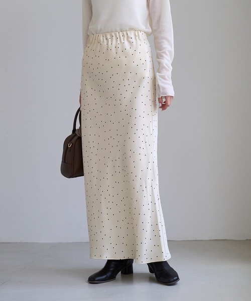 ROPE' PICNIC(ロペピクニック)の「細見えドット柄バイアスサテンスカート/ウエストゴム(スカート・レディース・ホワイト系その他5・FREE)」の1枚目の写真