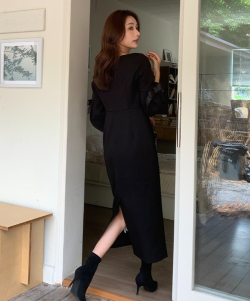 BIRTHDAY BASH(バースデイバッシュ)の「PUFF RIBBON MIDI DRESS(パフリボンミディワンピース)(ワンピース・レディース・ホワイト/ブラック・SMALL/MEDIUM)」の3枚目の写真