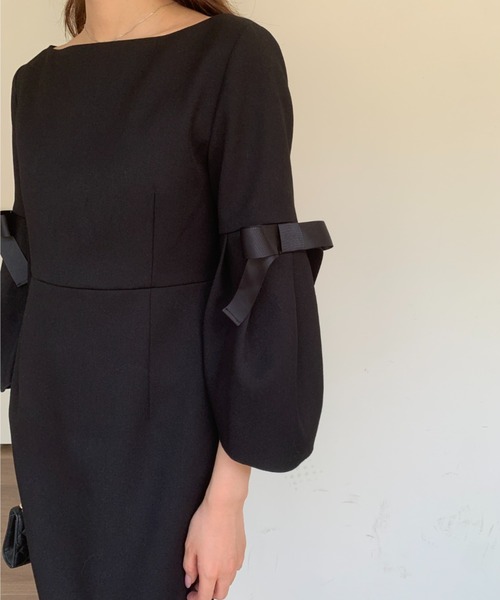 BIRTHDAY BASH(バースデイバッシュ)の「PUFF RIBBON MIDI DRESS(パフリボンミディワンピース)(ワンピース・レディース・ホワイト/ブラック・SMALL/MEDIUM)」の13枚目の写真