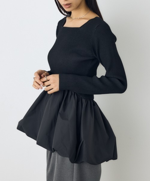 AZUL by moussy（アズールバイマウジー）の「バルーンドッキングニットトップス 秋服　冬服　春服　異素材ドッキング　ペプラムトップス　デザイントップス　細ボーダー　体系カバー（ニット/セーター・レディース・杢グレー/ブラック系その他/ブラック・FREE）」の2枚目の写真