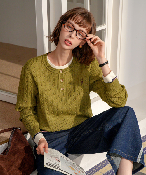 PIGMENT(ピグメント)の「クマモチーフヘンリーRネックニット(ZYSW260645)(ニット/セーター・レディース・ネイビー/レッド/アッシュグレー/グリーン/オートミール・FREE)」の6枚目の写真