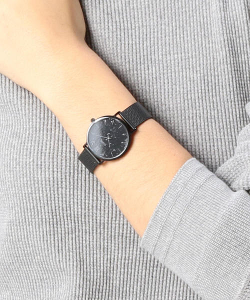 CLUSE（クルース）の「＜CLUSE ＞メッシュ33mｍフェイスウォッチ（アナログ腕時計・レディース・ブラック/ピンク・FREE）」の12枚目の写真