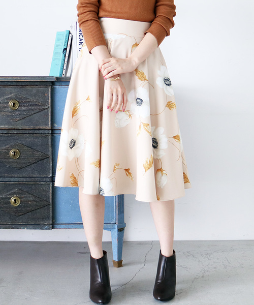 N.(N. Natural Beauty Basic)(エヌエヌナチュラルビューティーベーシック)の「ビックフラワーフレアミモレスカート(スカート・レディース・ベージュ/ネイビー・MEDIUM)」の1枚目の写真