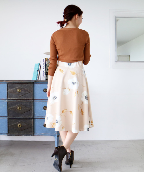 N.(N. Natural Beauty Basic)(エヌエヌナチュラルビューティーベーシック)の「ビックフラワーフレアミモレスカート(スカート・レディース・ベージュ/ネイビー・MEDIUM)」の11枚目の写真