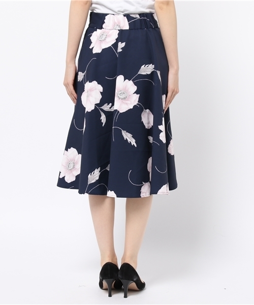 N.(N. Natural Beauty Basic)(エヌエヌナチュラルビューティーベーシック)の「ビックフラワーフレアミモレスカート(スカート・レディース・ベージュ/ネイビー・MEDIUM)」の7枚目の写真