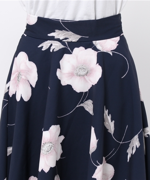 N.(N. Natural Beauty Basic)(エヌエヌナチュラルビューティーベーシック)の「ビックフラワーフレアミモレスカート(スカート・レディース・ベージュ/ネイビー・MEDIUM)」の8枚目の写真