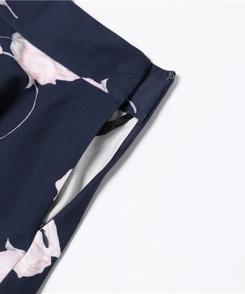 N.(N. Natural Beauty Basic)(エヌエヌナチュラルビューティーベーシック)の「ビックフラワーフレアミモレスカート(スカート・レディース・ベージュ/ネイビー・MEDIUM)」の3枚目の写真