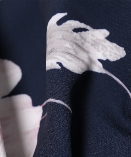 N.(N. Natural Beauty Basic)(エヌエヌナチュラルビューティーベーシック)の「ビックフラワーフレアミモレスカート(スカート・レディース・ベージュ/ネイビー・MEDIUM)」の4枚目の写真