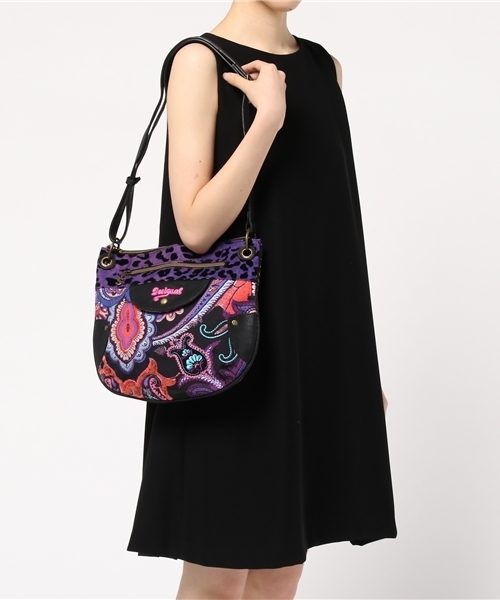 Desigual（デシグアル）の「「Desigual/デシグアル」バッグ（ショルダーバッグ・レディース・ブラック・ONE SIZE）」の9枚目の写真