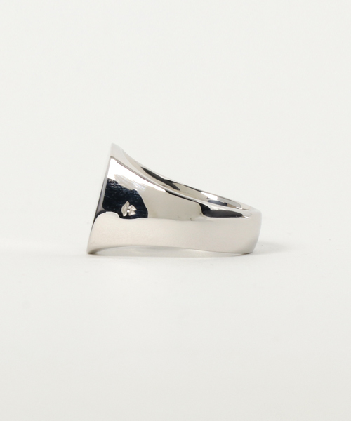 TOM WOOD（トムウッド）の「TOM WOOD(トムウッド） 鏡面仕上げリング　スクウェア（リング・メンズ・シルバー・19号/20号/18号）」の2枚目の写真