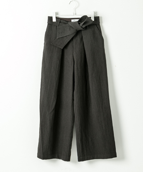 WORK NOT WORK URBAN RESEARCH（ワークノットワークアーバンリサーチ）の「WORK NOT WORK　ウエストリボンタックワイドパンツ（その他パンツ・レディース・チャコールグレー/マスタード・MEDIUM/SMALL）」の7枚目の写真