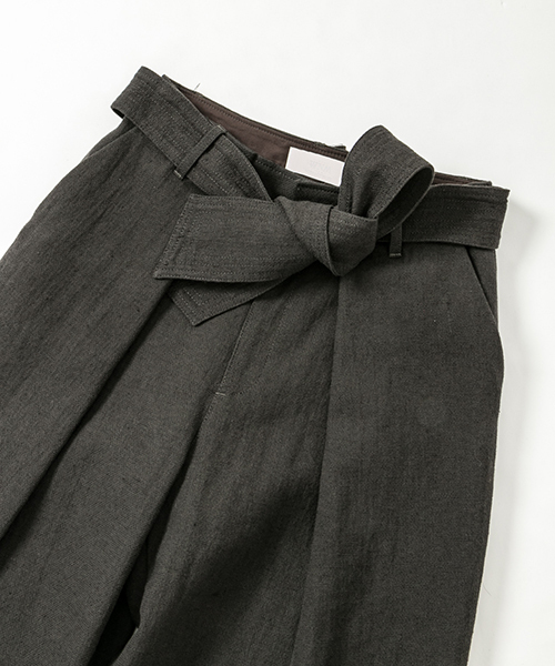 WORK NOT WORK URBAN RESEARCH（ワークノットワークアーバンリサーチ）の「WORK NOT WORK　ウエストリボンタックワイドパンツ（その他パンツ・レディース・チャコールグレー/マスタード・MEDIUM/SMALL）」の9枚目の写真