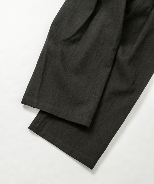 WORK NOT WORK URBAN RESEARCH（ワークノットワークアーバンリサーチ）の「WORK NOT WORK　ウエストリボンタックワイドパンツ（その他パンツ・レディース・チャコールグレー/マスタード・MEDIUM/SMALL）」の11枚目の写真