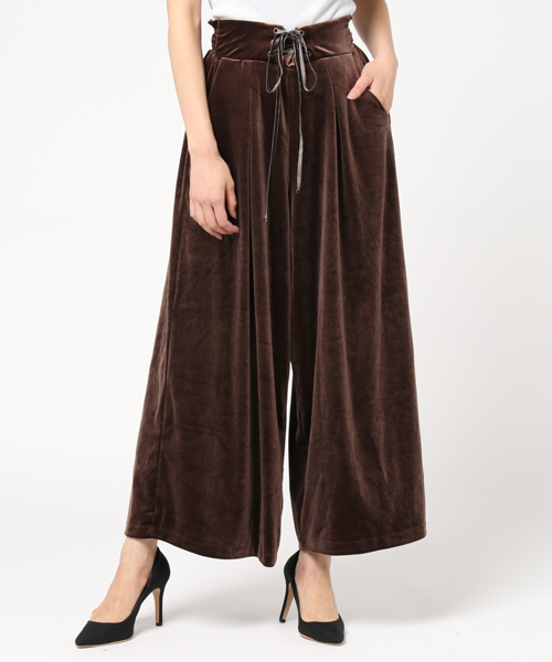 earth music&ecology（アースミュージックアンドエコロジー）の「ベロアスピンドルワイドパンツ（その他パンツ・レディース・ブラック/ベージュ/ブラウン/ピンク・FREE）」の2枚目の写真