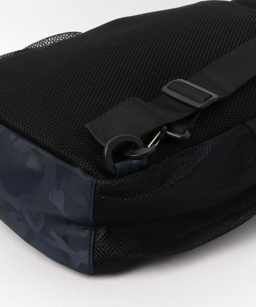 DEVICE(デバイス)の「Rename board 軽量 ナイロン メガ ボディバッグ ショルダーバッグ(ボディバッグ/ウエストポーチ・メンズ・ブラック/ブラック系その他/ネイビー/ブルー系その他・FREE)」の6枚目の写真