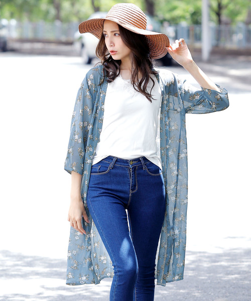 Primazel(プリマゼル)の「七分袖シースルーシフォン総柄&花柄UVケアロングガウンカーディガン(カーディガン/ボレロ・レディース・ホワイト/ネイビー/レッド/イエロー/ブラック系その他/ブラック系その他2/ブラック系その他3/ブルー系その他/ブラック系その他4/ブラック系その他5/チェック/ホワイト系その他/グレイッシュブルー/ホワイト系その他2・M/L)」の12枚目の写真