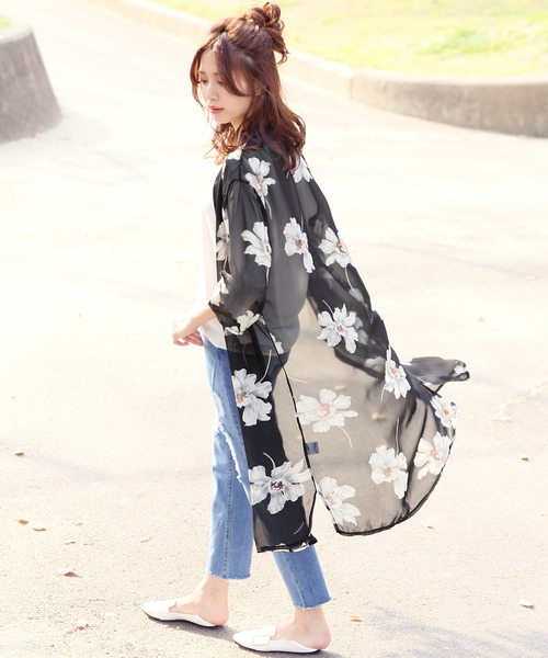 Primazel(プリマゼル)の「七分袖シースルーシフォン総柄&花柄UVケアロングガウンカーディガン(カーディガン/ボレロ・レディース・ホワイト/ネイビー/レッド/イエロー/ブラック系その他/ブラック系その他2/ブラック系その他3/ブルー系その他/ブラック系その他4/ブラック系その他5/チェック/ホワイト系その他/グレイッシュブルー/ホワイト系その他2・M/L)」の19枚目の写真