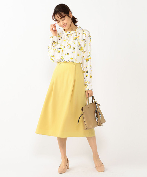 Petit Honfleur(プチオンフルール)の「タックギャザースカート(スカート・レディース・イエロー/ネイビー・61/64/67)」の13枚目の写真