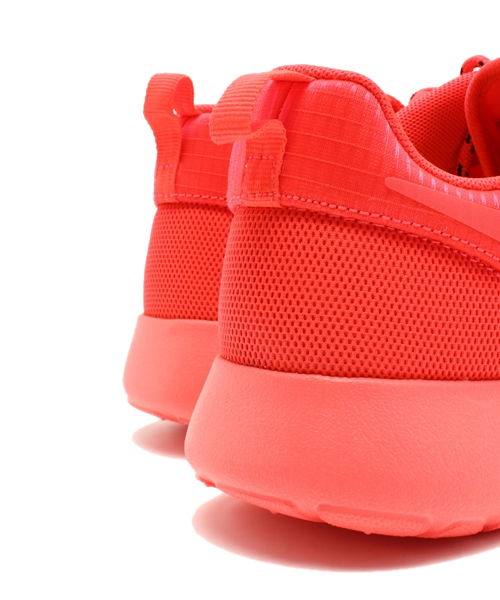 NIKE（ナイキ）の「ナイキ ウィメンズ ローシラン ハイパーフューズ WMNS NIKE ROSHERUN HYP 642233-600（スニーカー・レディース・オレンジ・24cm/23.5cm/24.5cm/23cm）」の4枚目の写真