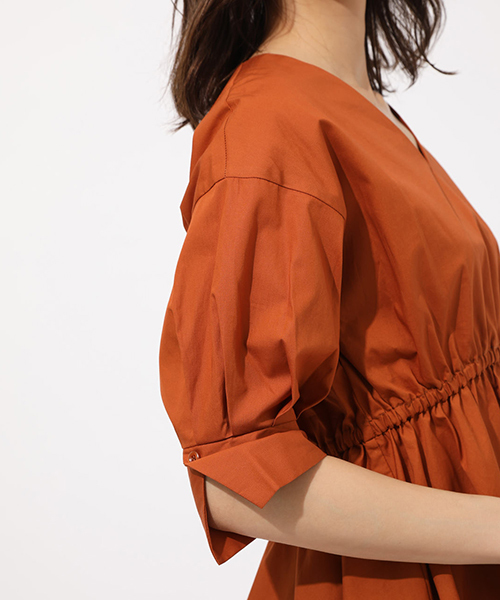 AZUL by moussy(アズールバイマウジー)の「WAIST SHAPE HEM TUNIC TOPS/ウエストシャープヘムトニックトップス(シャツ/ブラウス・レディース・ネイビー/オフホワイト/ブラウン・SMALL/MEDIUM)」の18枚目の写真