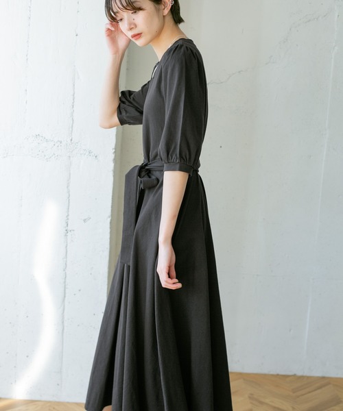 KBF（ケイビーエフ）の「フレアボリュームカットワンピース（ワンピース・レディース・ブラック/ベージュ/ブラウン・マルチサイズ）」の5枚目の写真