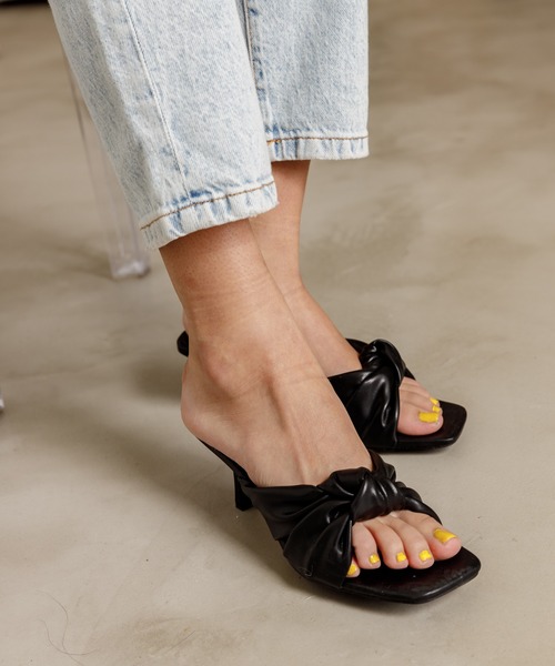 SHAGGIE(シャギー)の「ツイストミッドヒールサンダル(サンダル・レディース・ブラック/ブラウン・S/M/L)」の6枚目の写真